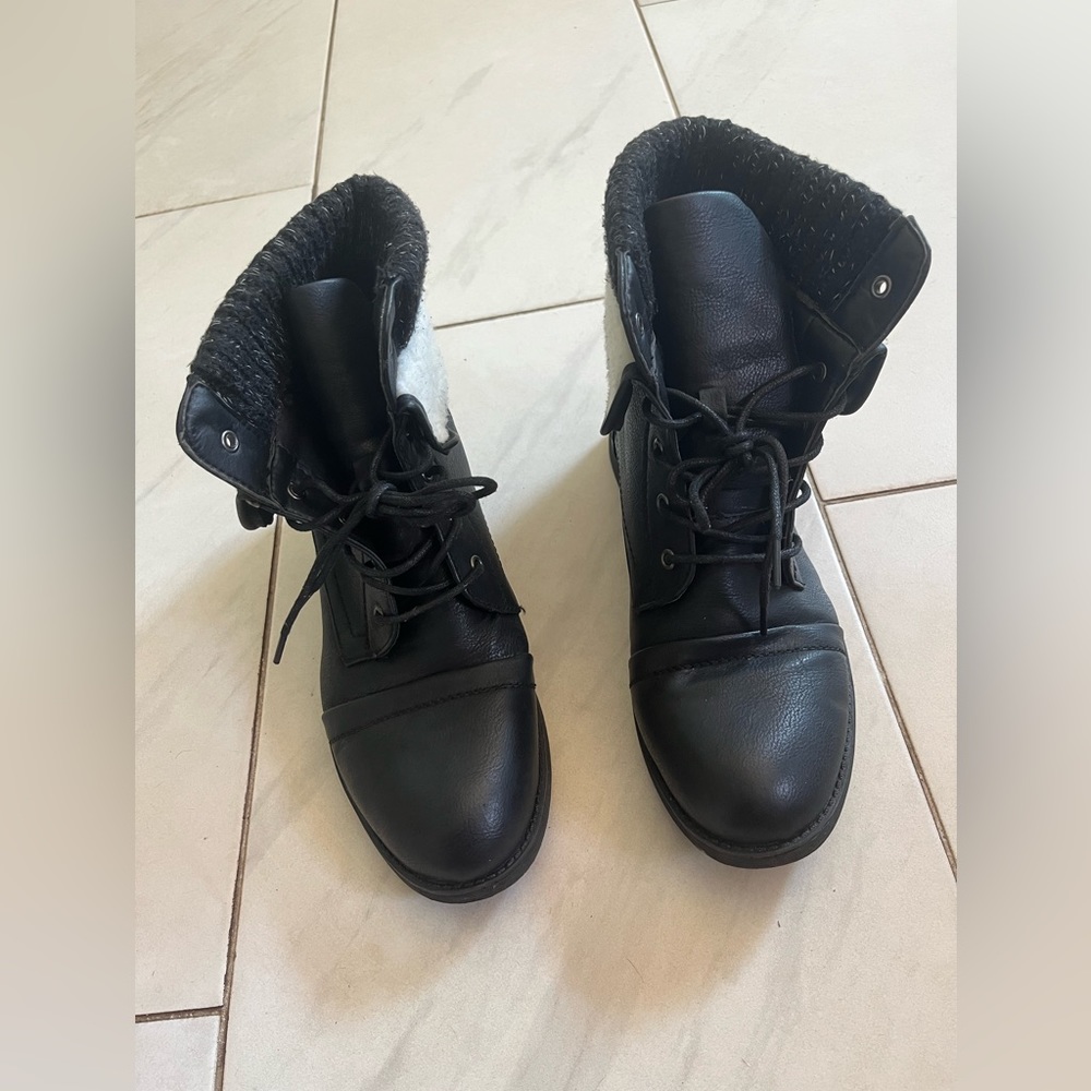 Moda Chicks boot - Picture 2 of 3